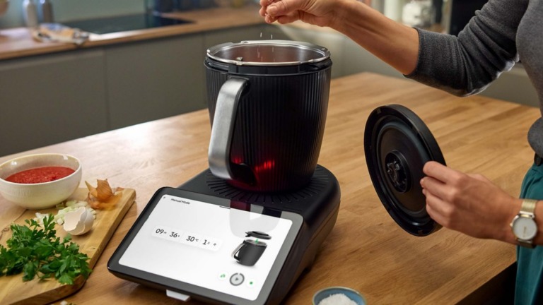 Lifting the lid off a Thermomix TM7